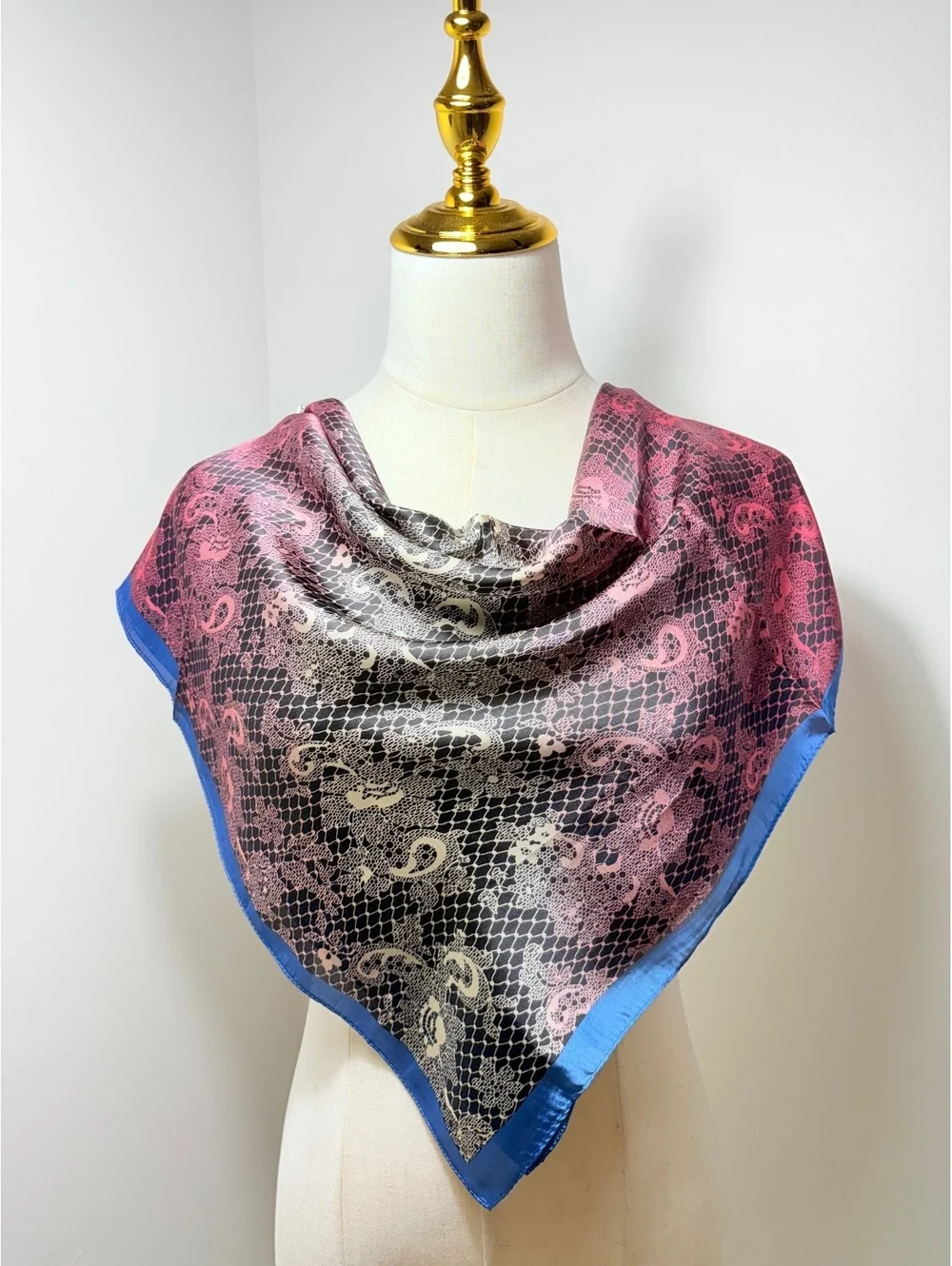 Elegant Paisley Patterned Scarf with Blue Border